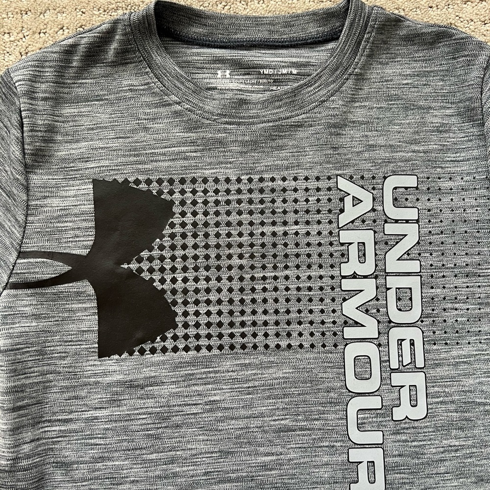Boy’s Under Armour long sleeve top size YMD - Picture 4 of 7